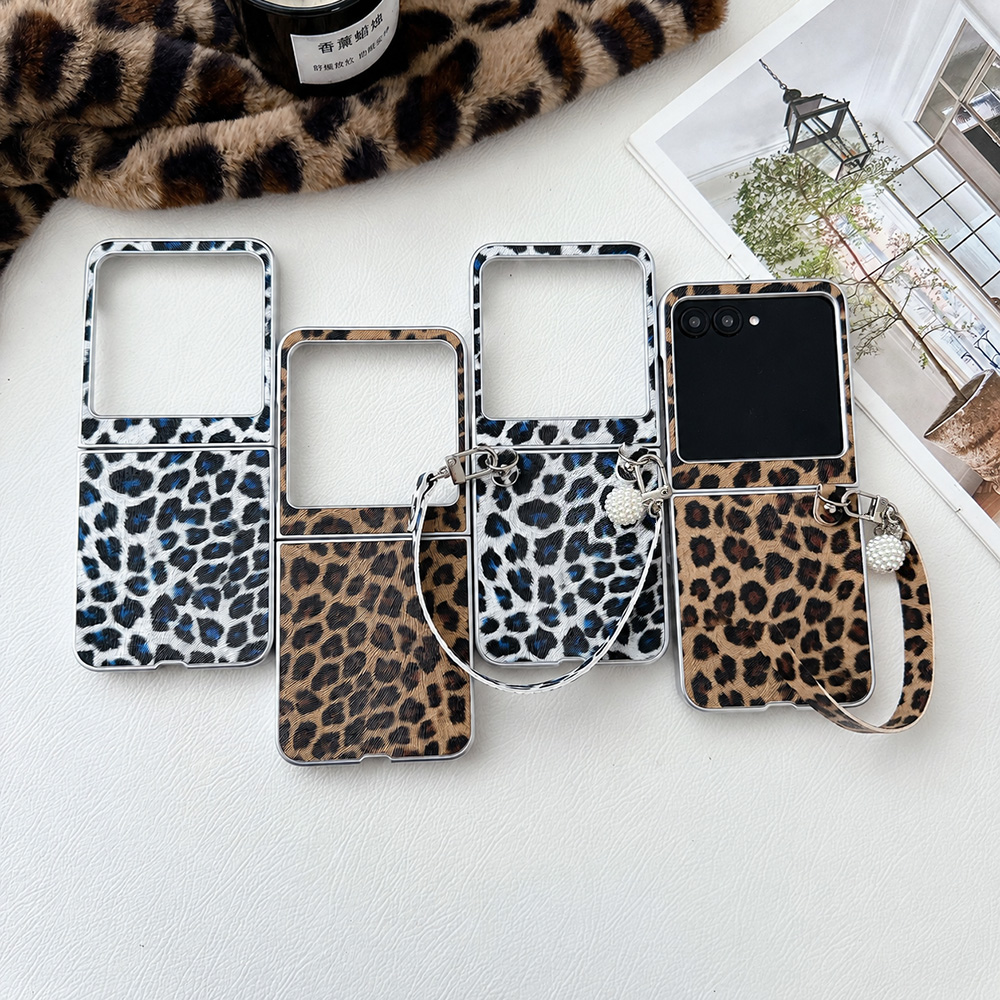 Luxury Lifestyle Women - Leopar Baskılı Katlanabilir Kapaklı Telefon Kılıfı